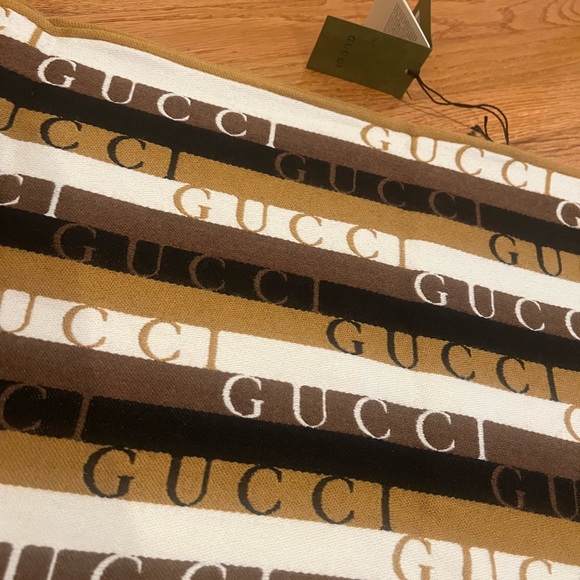 Authentic New Gucci Wool Scarf/ Shawl - Picture 5 of 9